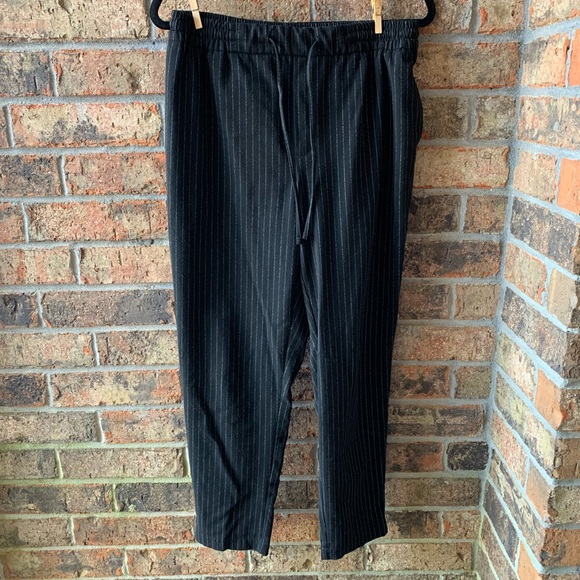 Old Navy Pants - Pinstripe ankle pull on pants